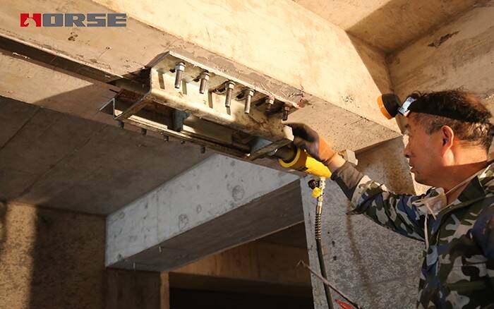 แผ่นลามิเนต CFRP อัดแรงเพื่อเสริมความแข็งแรงให้กับลานจอดรถใต้ดิน