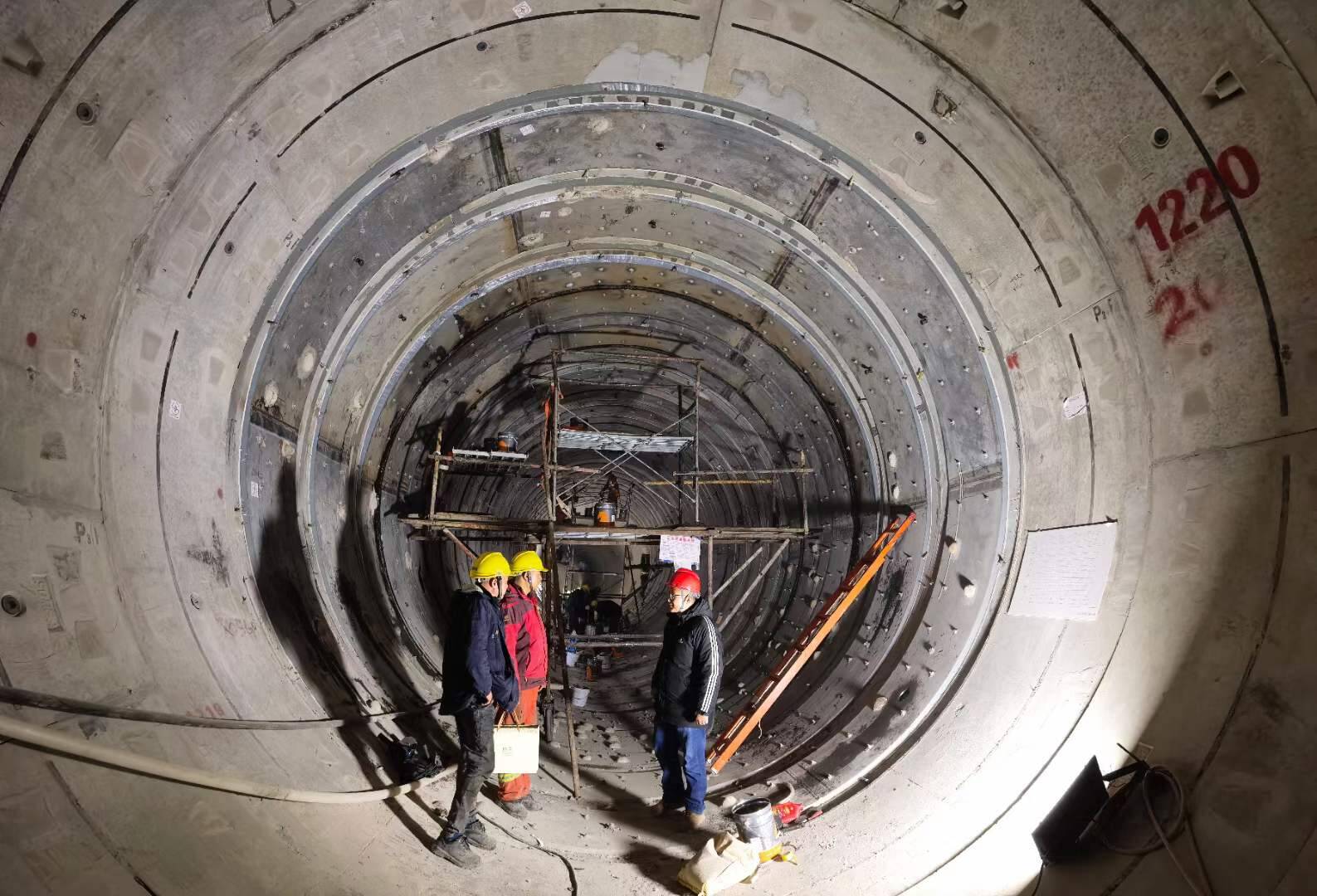 การเสริมความแข็งแรงอุโมงค์ใต้ดินด้วยกาวหุ้มเหล็ก HM-120M