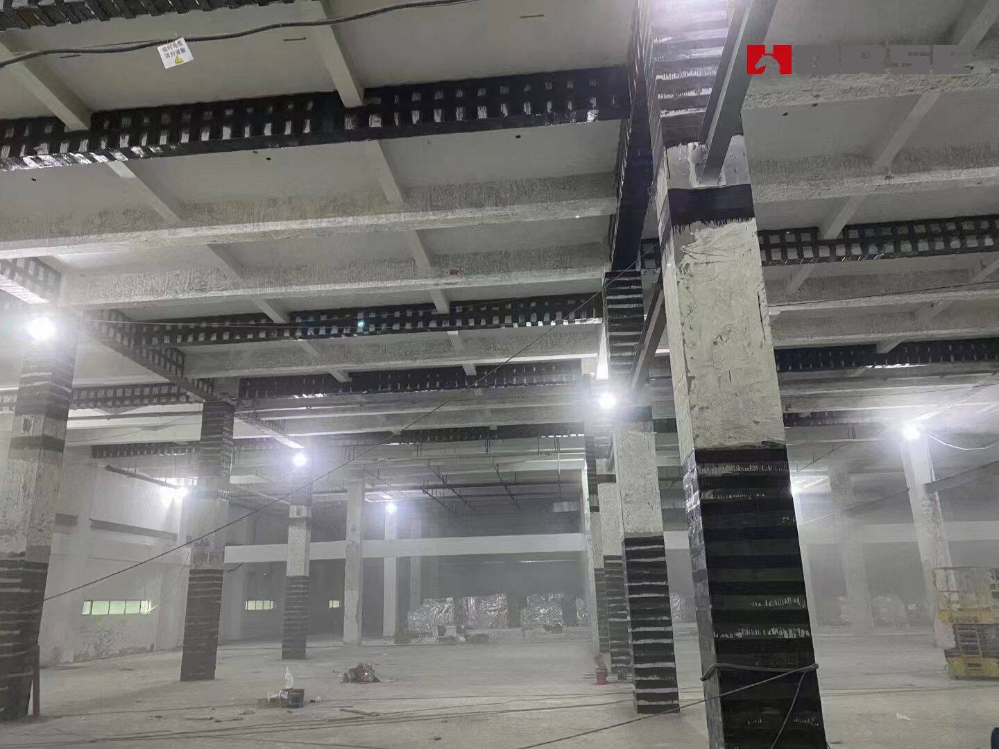 คอมโพสิตโพลีเมอร์เสริมคาร์บอนไฟเบอร์ (CFRP) เพื่อเพิ่มขีดความสามารถของคอนกรีตเสริมเหล็ก