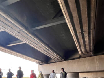 การบำรุงรักษาและการเสริมแรงสะพานทางหลวงที่ใช้งานหนักด้วยแผ่นลามิเนตคาร์บอนไฟเบอร์อัดแรง