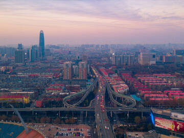 การเสริมแผ่นเหล็กที่ด้านล่างของสะพานลอย