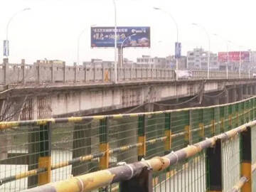 การหุ้มคาร์บอนไฟเบอร์สำหรับการติดตั้งสะพานใหม่